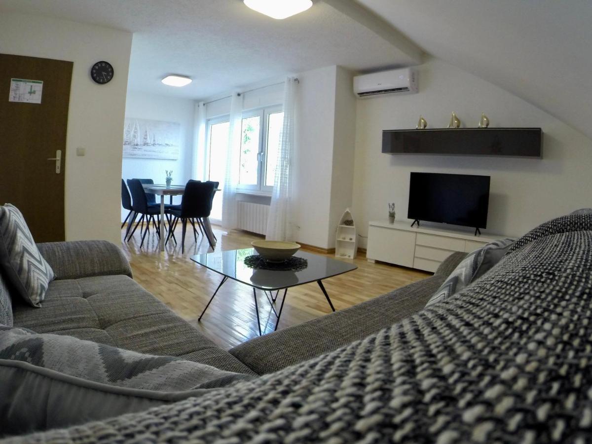 Holiday Apartment Lavanda Sumpetar Jesenice  Esterno foto