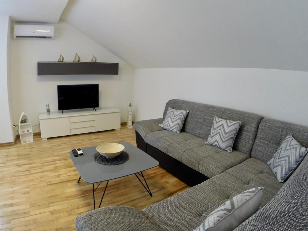 Holiday Apartment Lavanda Sumpetar Jesenice  Esterno foto